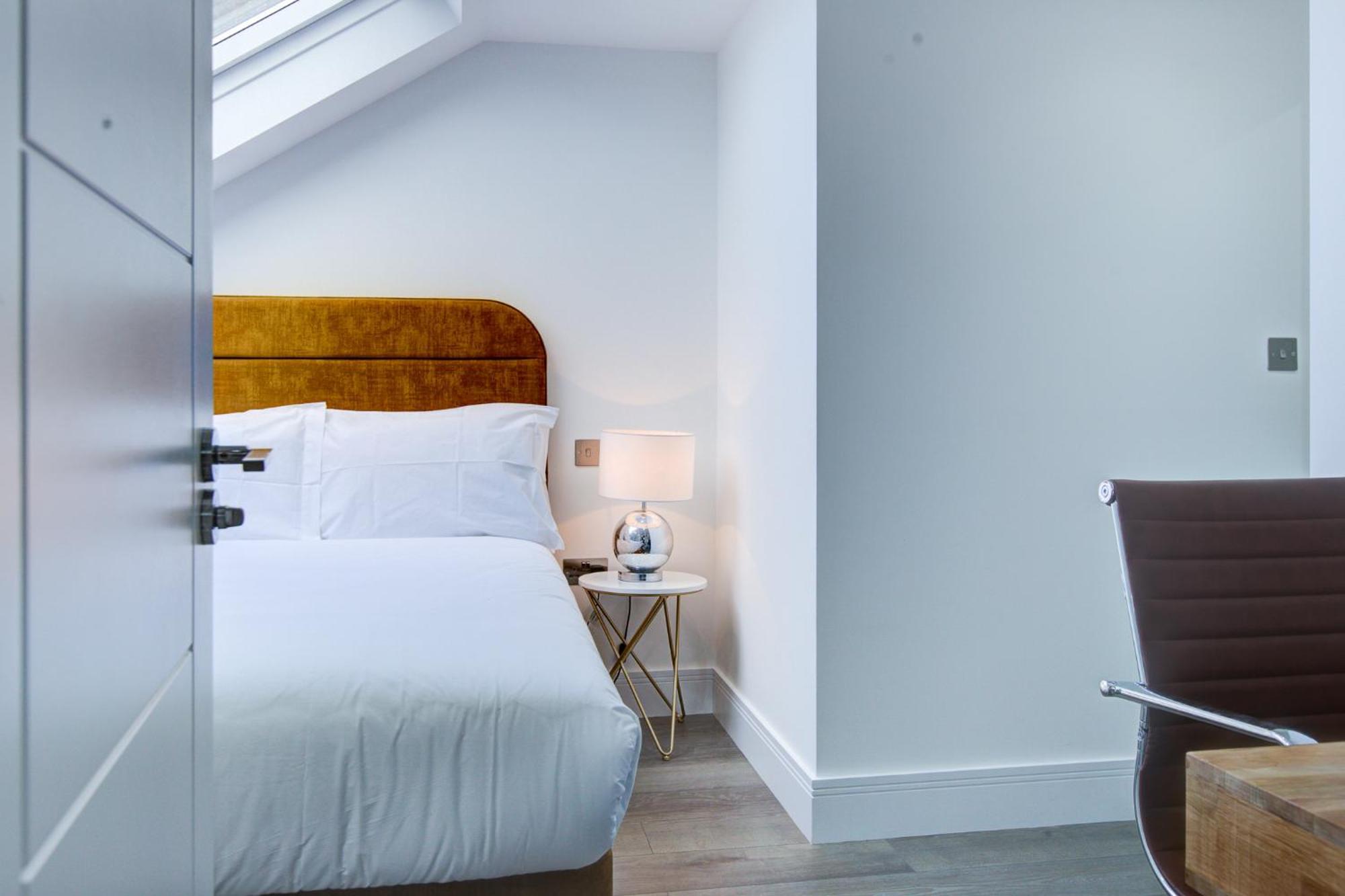 Apartment Hybrid Resi - London, Wandsworth Close To Clapham