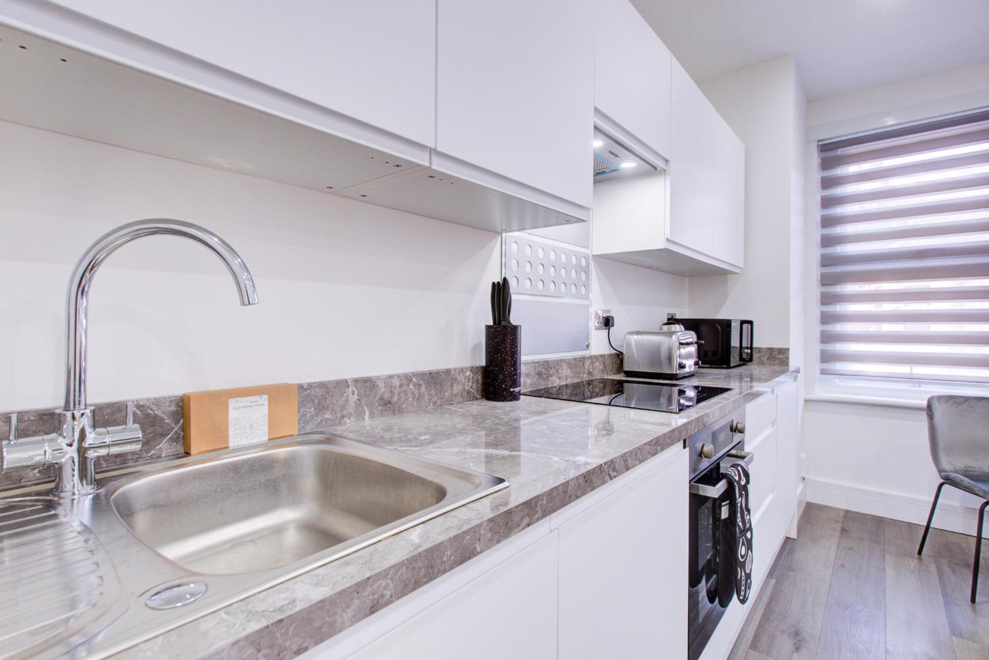 Hybrid Resi - London, Wandsworth Close To Clapham Apartment *