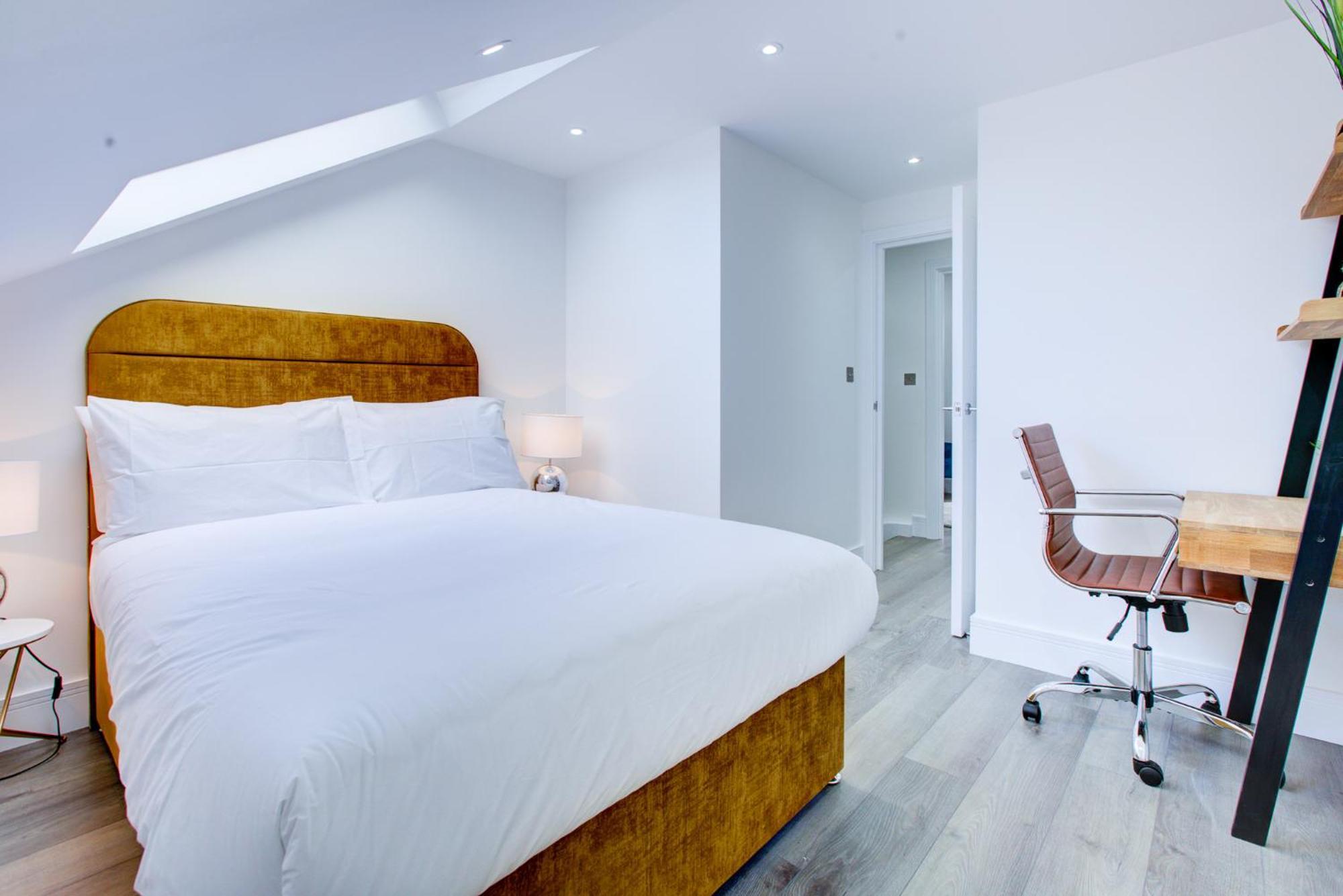 Hybrid Resi - London, Wandsworth Close To Clapham Apartment London