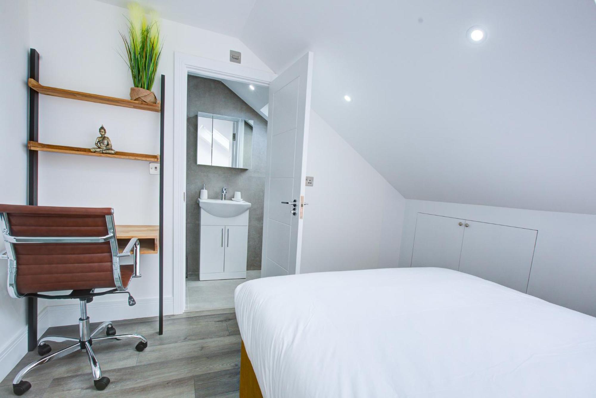 Hybrid Resi - London, Wandsworth Close To Clapham Apartment London