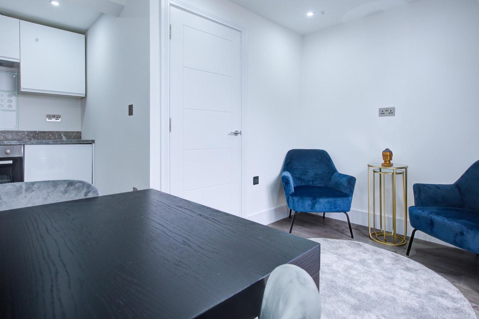 Hybrid Resi - London, Wandsworth Close To Clapham * London