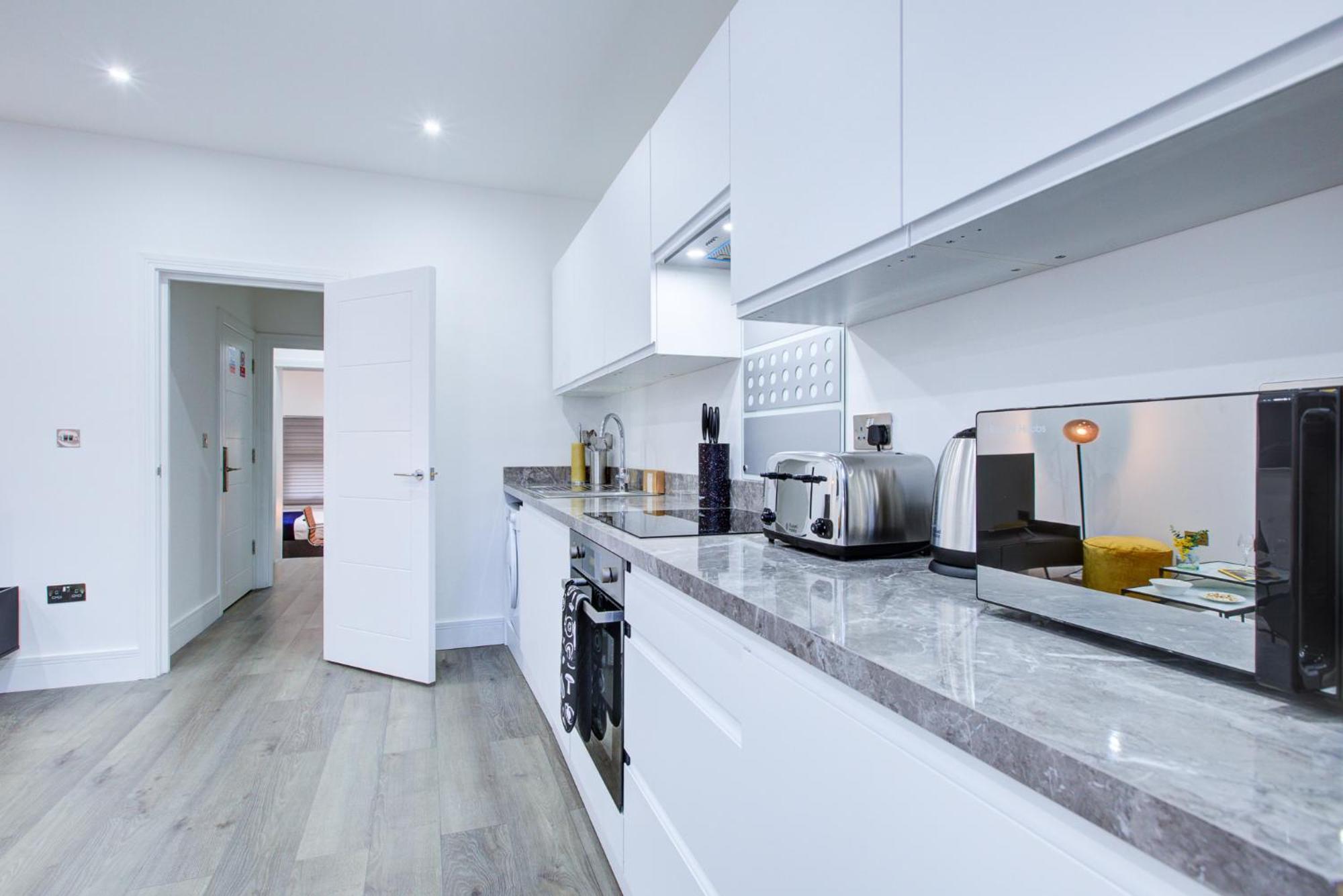 Hybrid Resi - London, Wandsworth Close To Clapham Apartment London