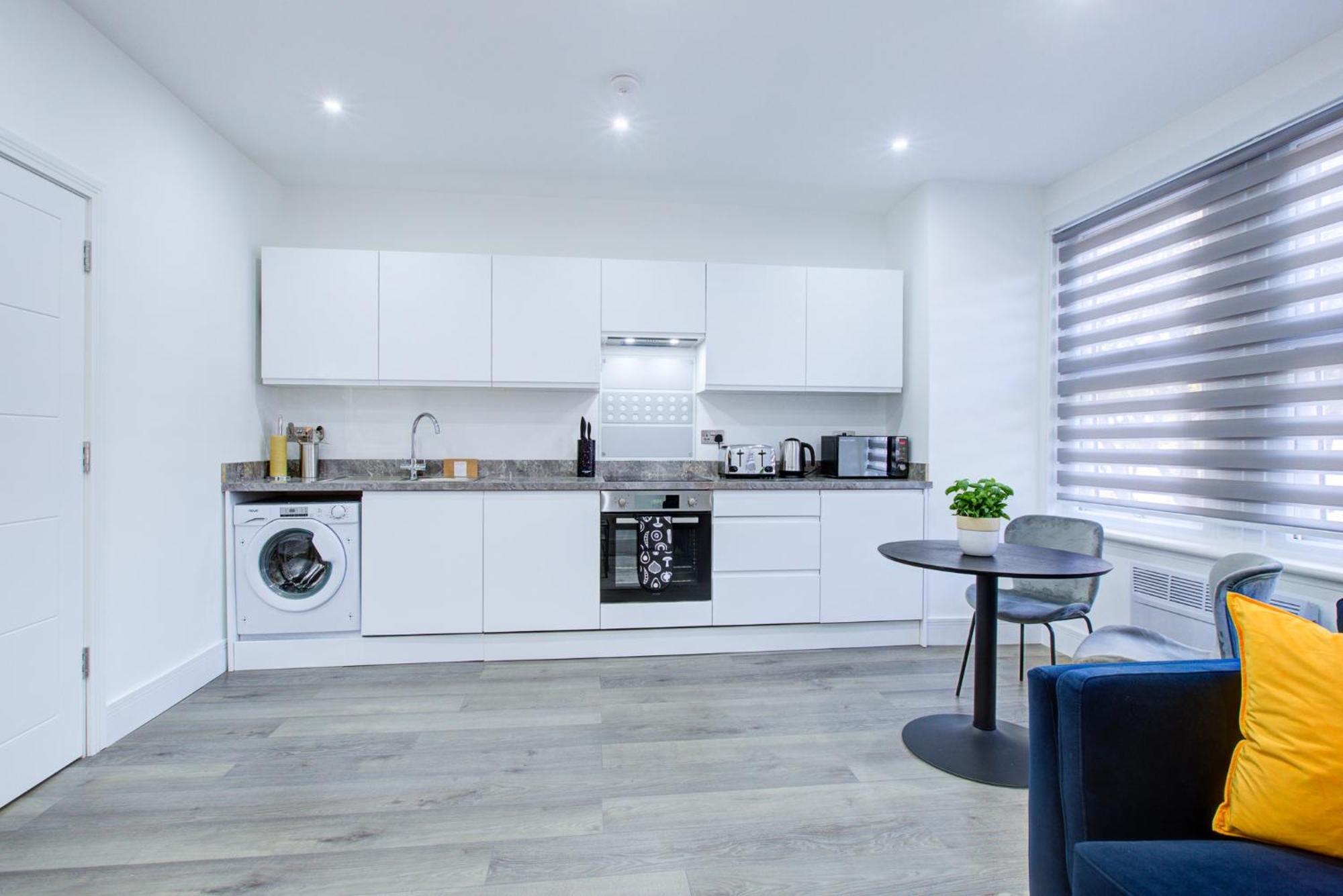 Hybrid Resi - London, Wandsworth Close To Clapham Apartment London