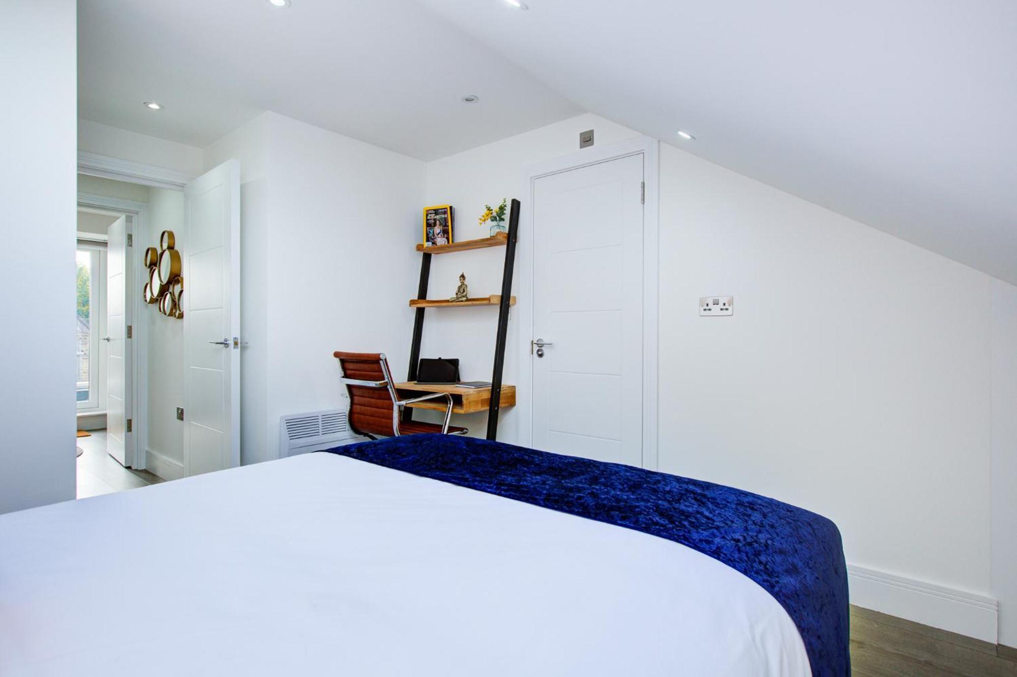 Apartment Hybrid Resi - London, Wandsworth Close To Clapham London